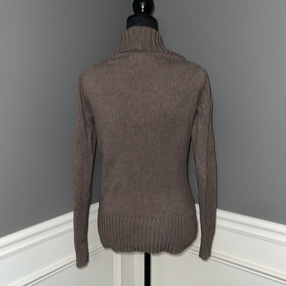 Banana Republic Sweater - Picture 4 of 5
